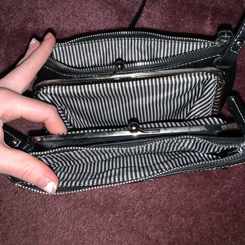Nine West Crossbody Bag 🖤🤍 - Picture 3 of 4